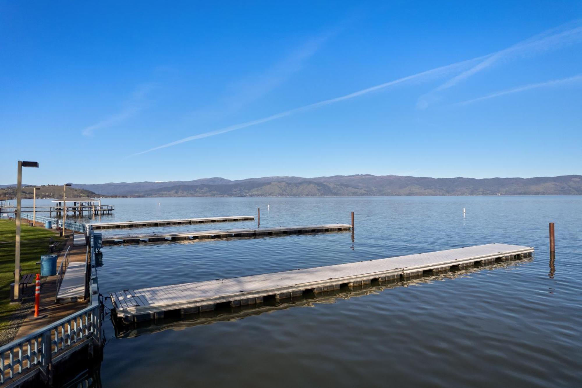Skylark Shores Resort Lakeport Exterior photo