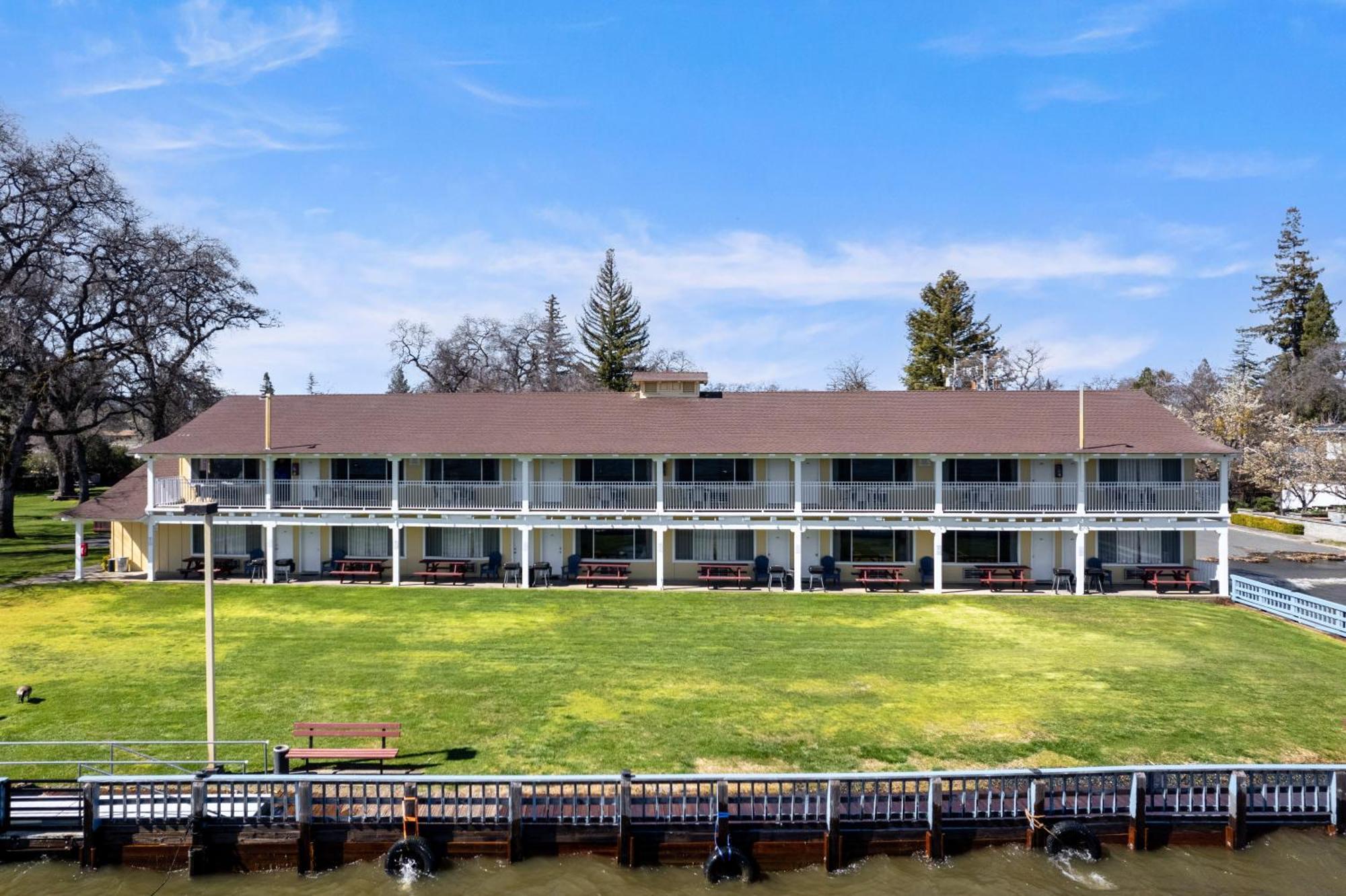 Skylark Shores Resort Lakeport Exterior photo